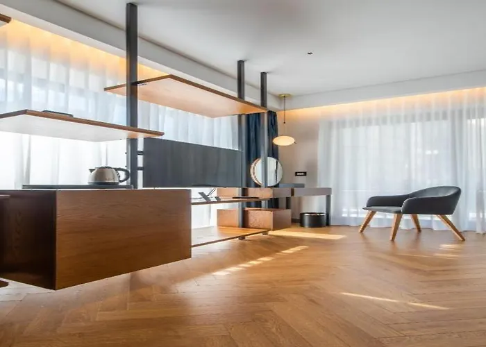 Moncafe Boutique And 5*