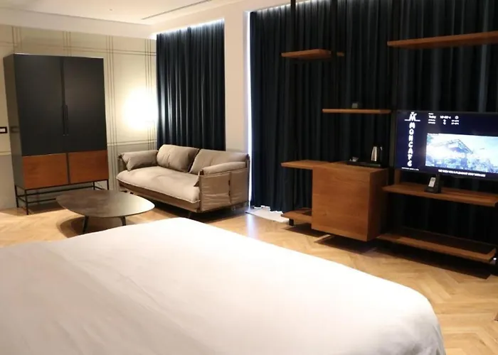 Moncafe Boutique And 酒店 地拉那