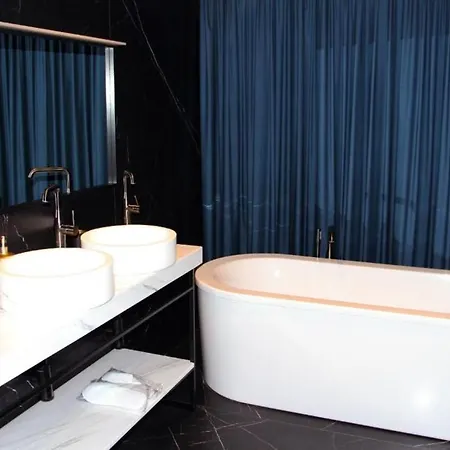 Moncafe Boutique And 5*