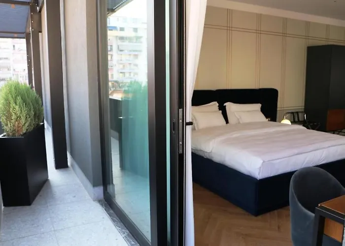 Moncafe Boutique And 5* Tirana